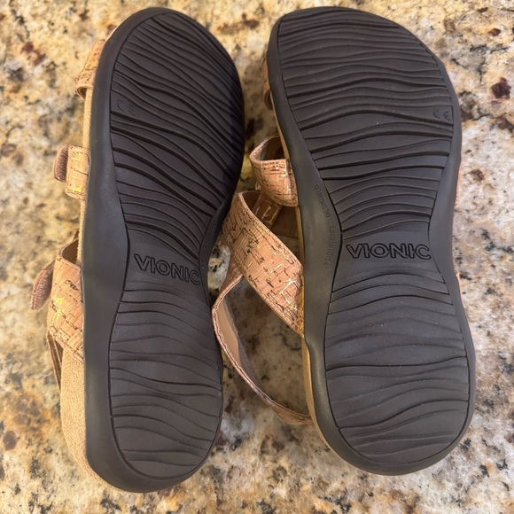 Vionic Tan Sandals - Picture 4 of 6